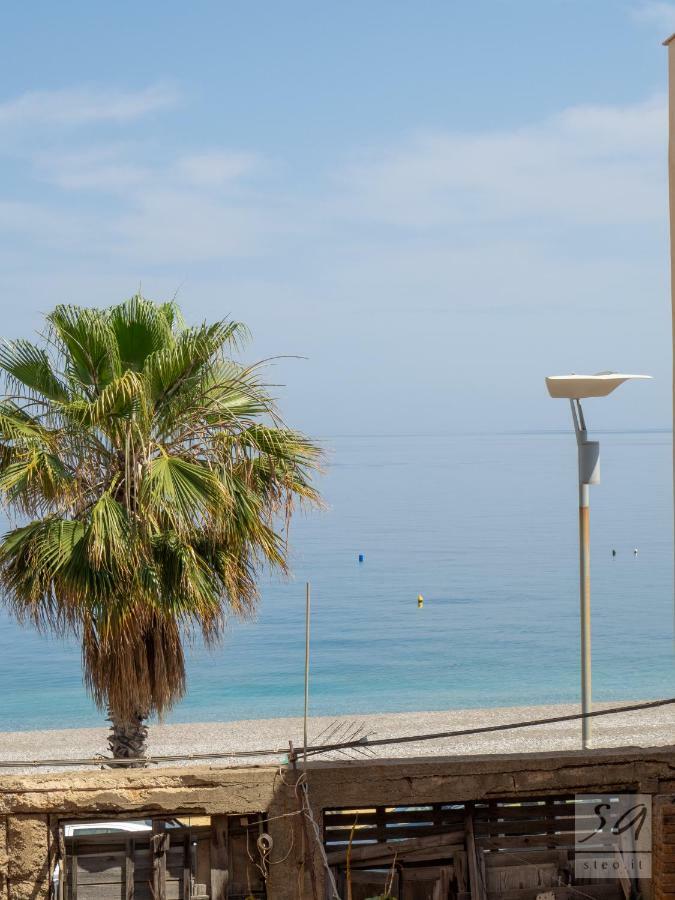 Appartamento Sul Lungomare Letojanni Esterno foto